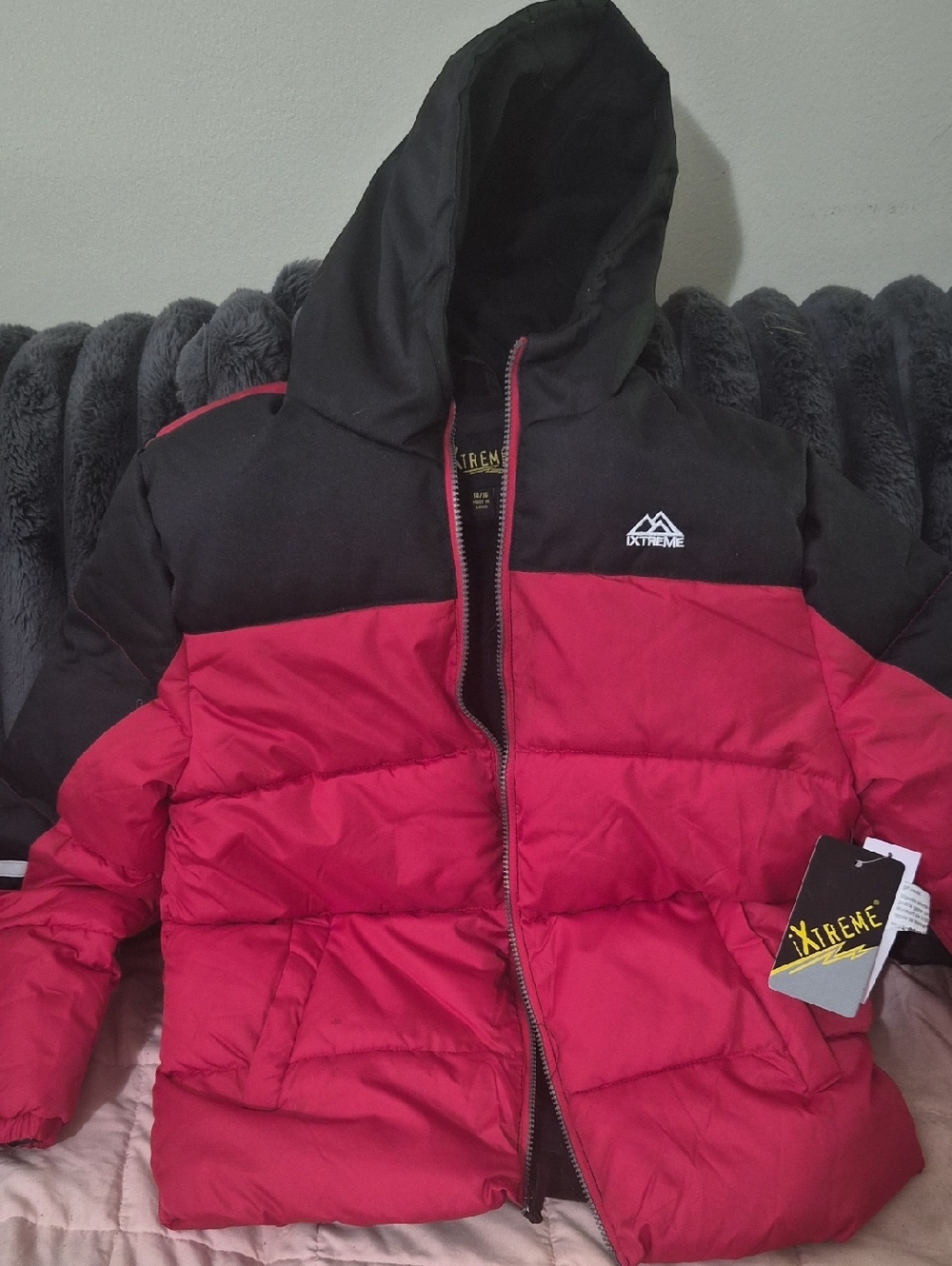 Xtreme Hooded Puffer Jacket in Black & Red